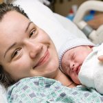 Молодая мама с новорожденным