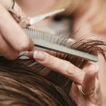 Можно ли стричь волосы во время месячных: почему нельзя подстригаться